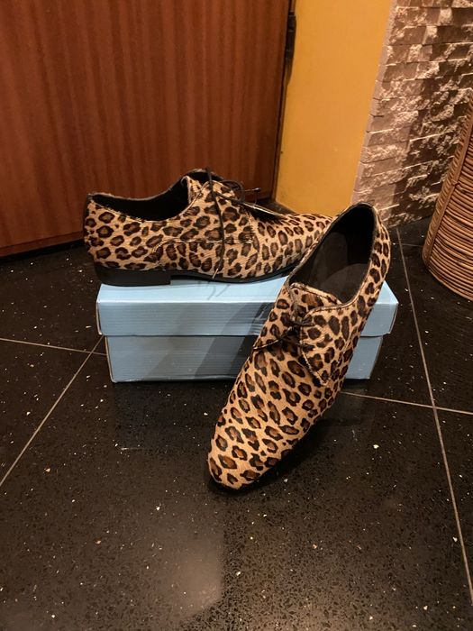 Pantofi noi din piele naturală