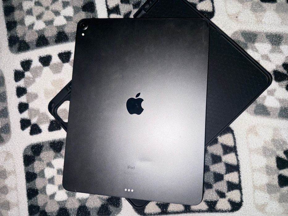 Vând iPad Pro 2018 64GB 13 inch