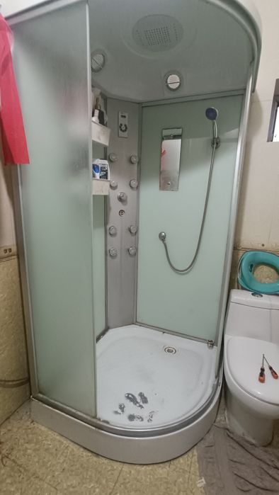 Душевая кабина с крышой