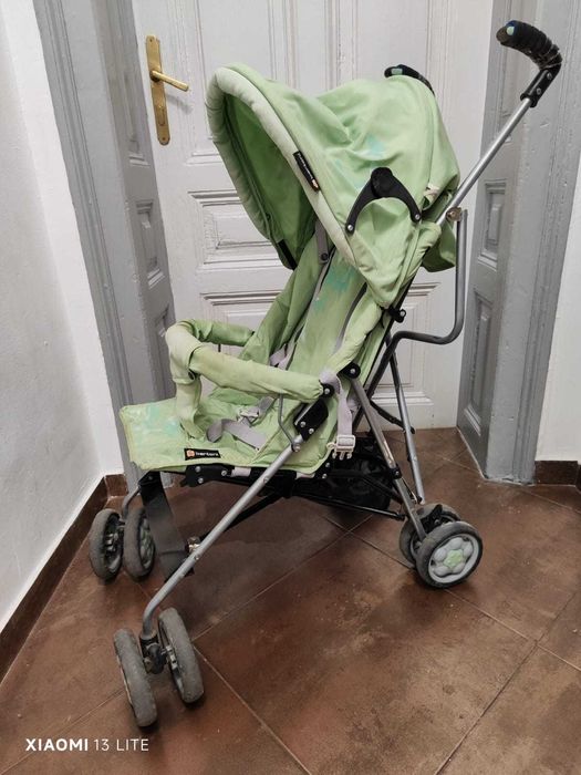 Отлична сгъваема детска количка "Bertoni",  тип "чадър", много лека и удобна.