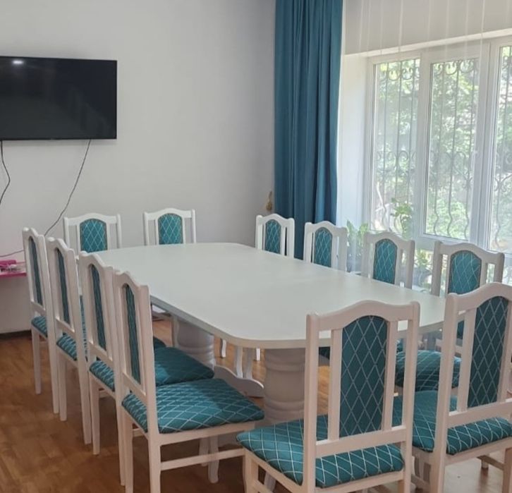 Стол  раздвижной со стульями