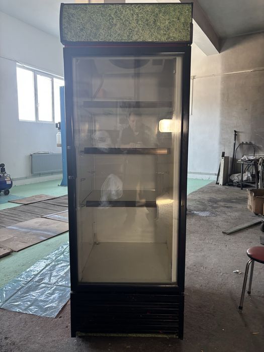 Frigider vertical( vitrina)