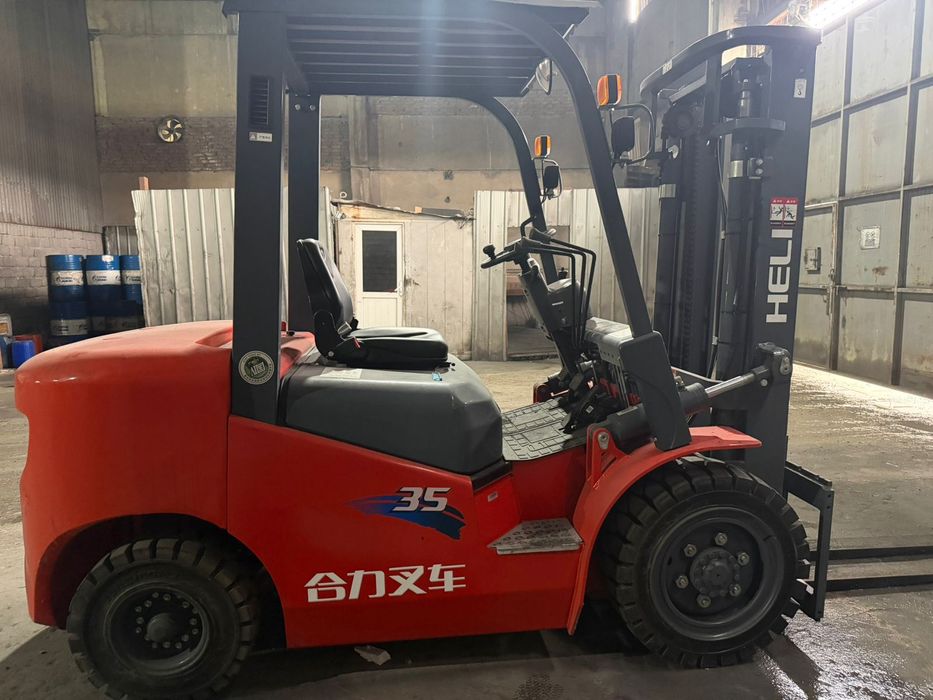 Вилочный погрузчик,  кара Heli