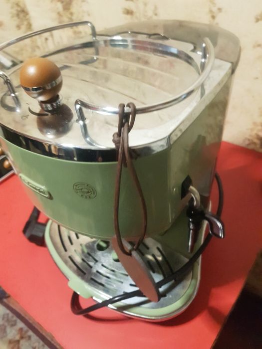 Aparat pentru cafea  Delonghi folosit de cîteva ori
