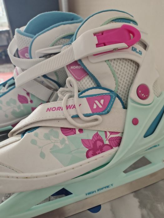 Продам детские коньки для девочек