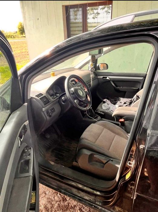 Vând Volkswagen Touran