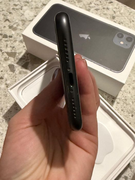 Vand Iphone 11, 64GB black