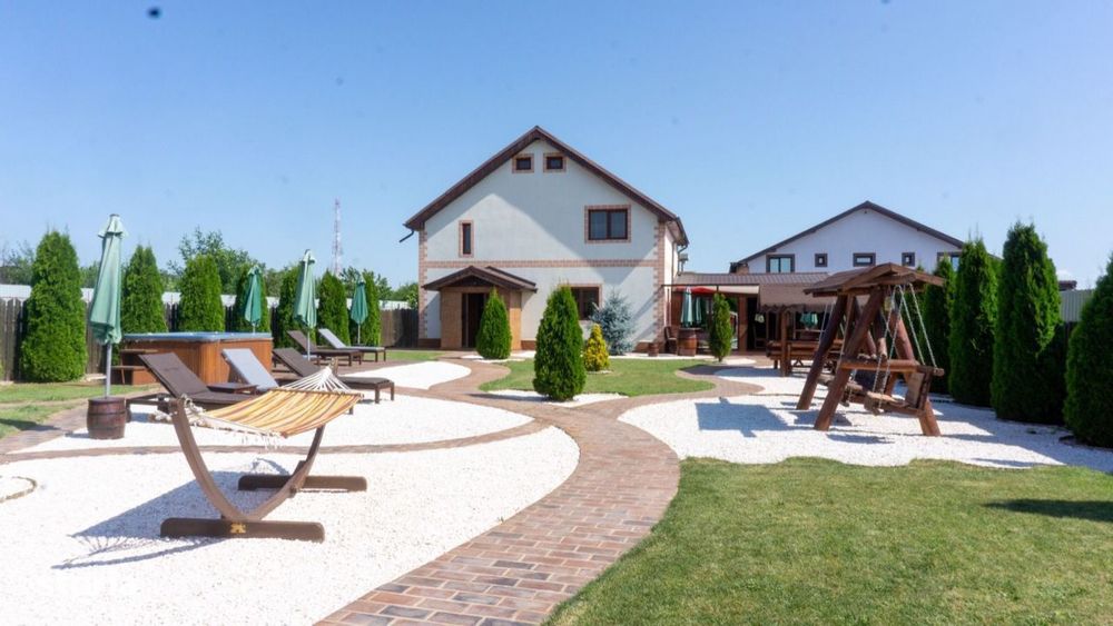 Complex Comercial de Lux –  3 Vile, Salon Evenimente și 2 Piscine