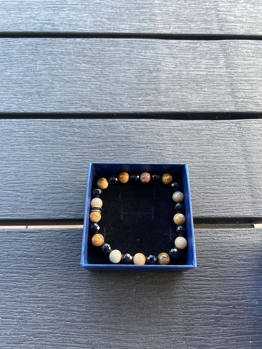 Гривни от естествени камъни