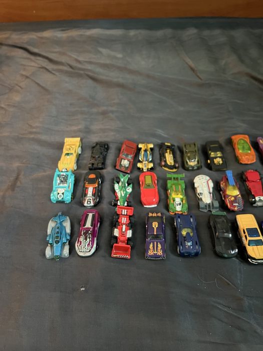 50 Hot Wheels колички