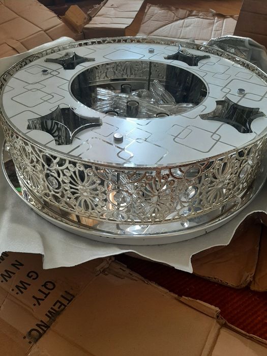 Музыкальная люстра с разными подсветками.