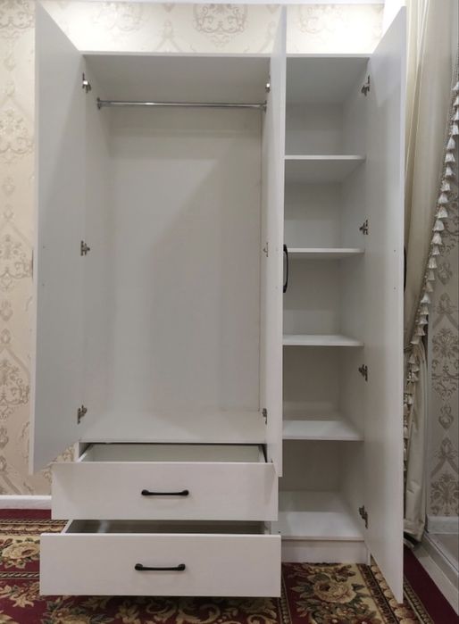 Продам белый шкаф
