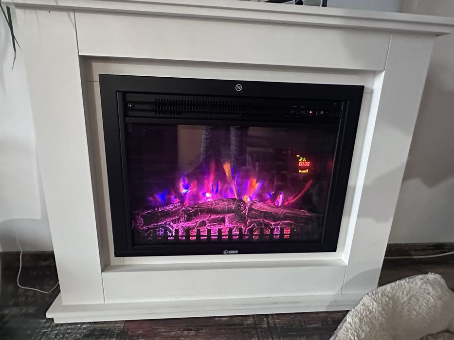 Semineu electric cu degajare de caldura