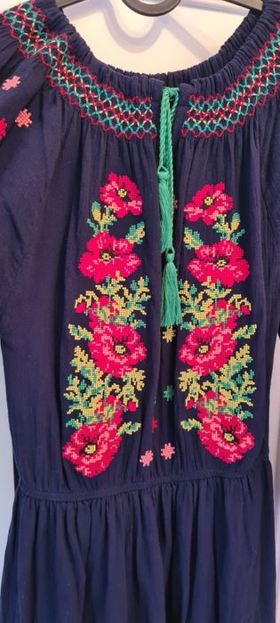 Vând rochie model traditional