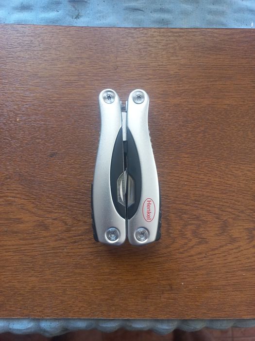 Briceag multifunctional Henkel nou inox cu husa