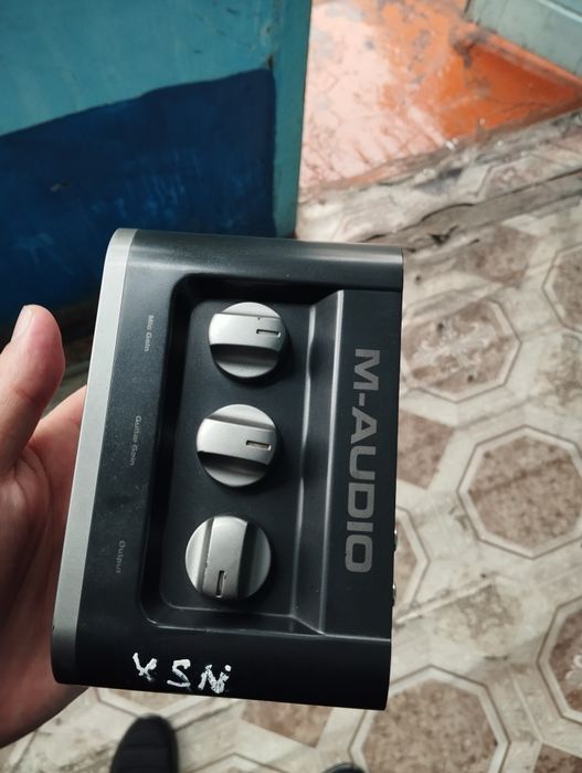 Zvukavoy karta va mikrafon sotiladi