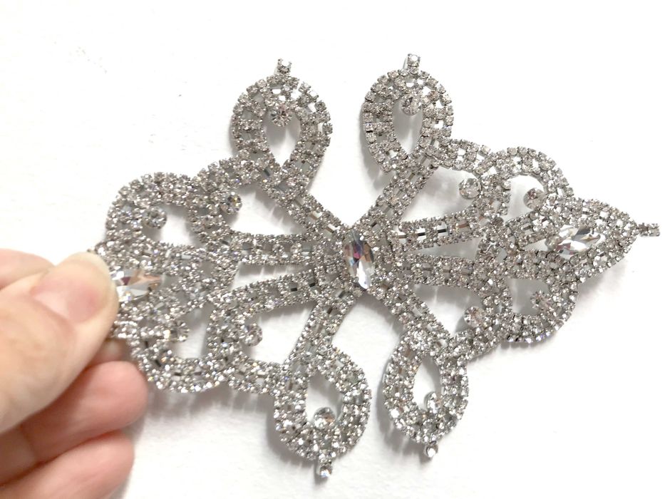 Aplicatie cu pietre deosebita, Decor rochie de mireasa