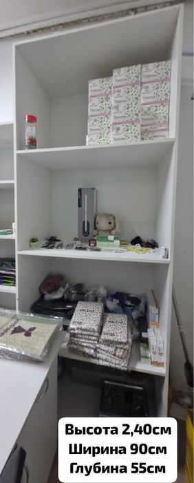 Полки и шкафы для бутика