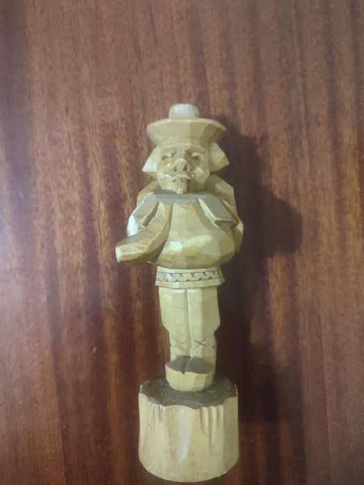 Статуэтка деревянная Волынщик