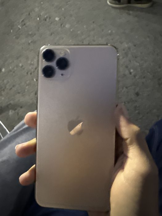 Iphone 11 pro max  250$