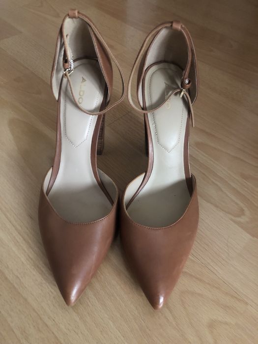 Pantofi cu toc inalt