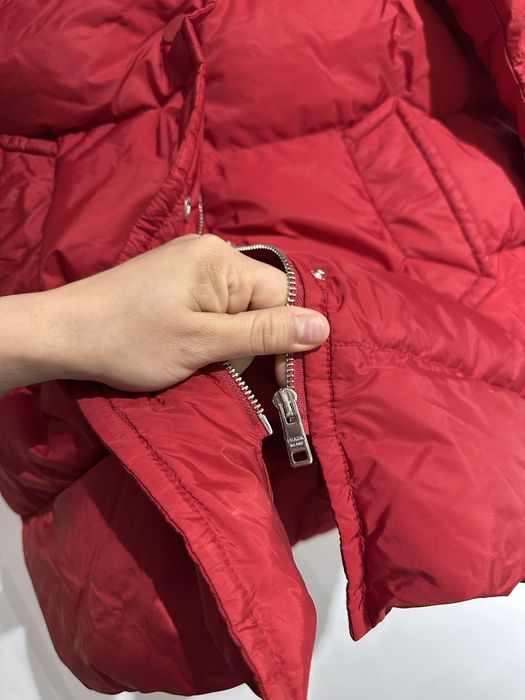 Женский пуховик Prada