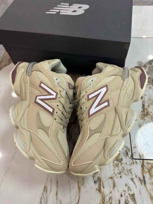 Нови дамски маратонки New Balance 9060 в бежово