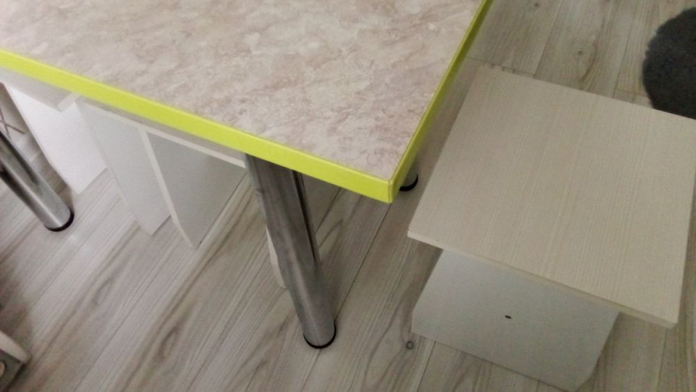 Стол, стулья 55000
