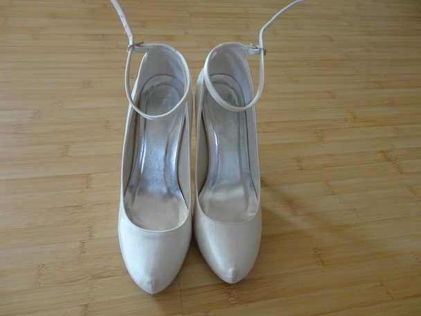 pantofi nr.39 din saten alb ivoire