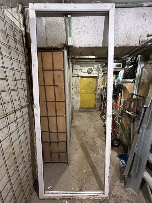 Usa termopan cu geam dublu/deschidere geam interior si rabatabil