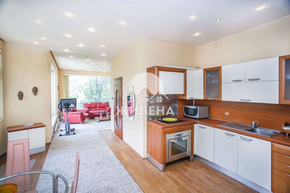 Продава се Къща в Варна, Морска градина - 486 кв.м за 3396 €/кв.м - Снимка #1