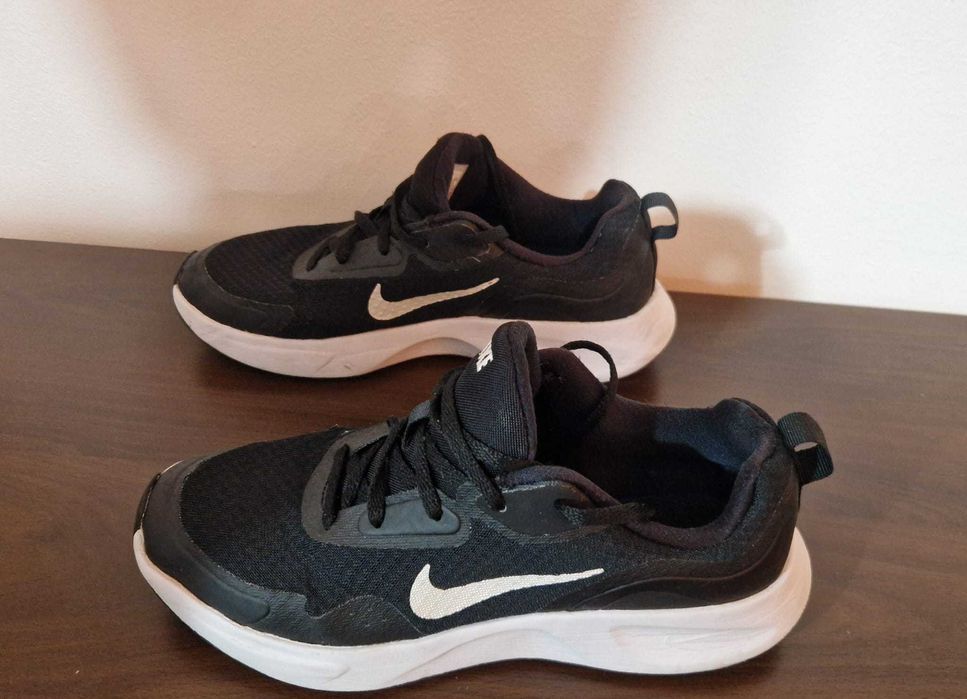 Pantofi sport/alergare NIKE marimea 38,5 (5.5)