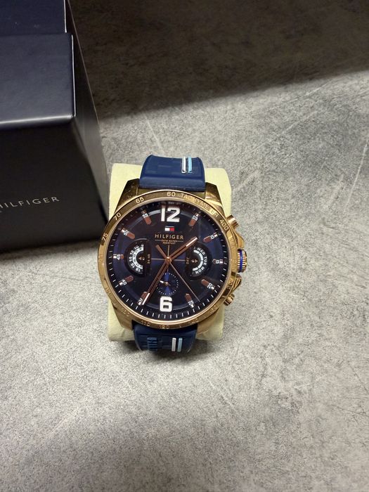 Tommy Hilfiger Часовник
