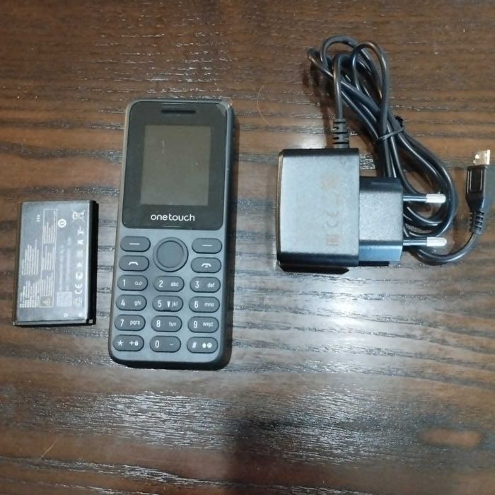 Телефон One Touch 4041, черен, нов