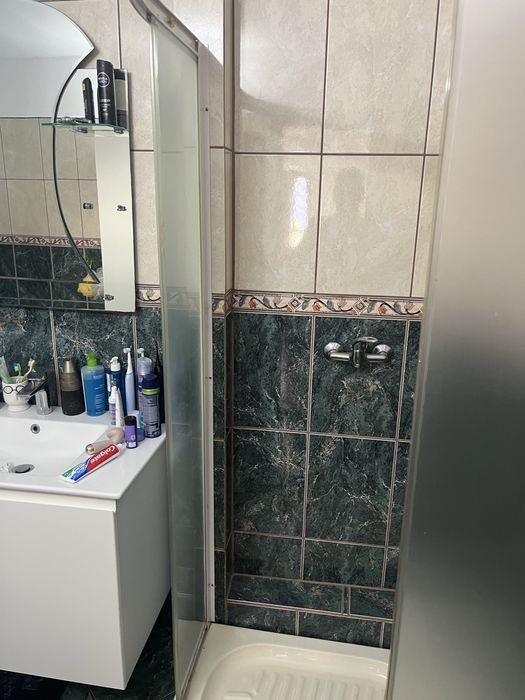 Cabina de dus cu cada