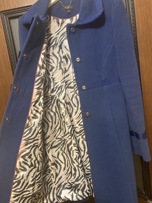 Пальто на весну для девушки . Размер 42.