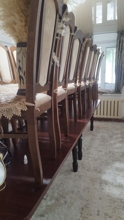 2 стола с 16 стульями в отличном состоянии