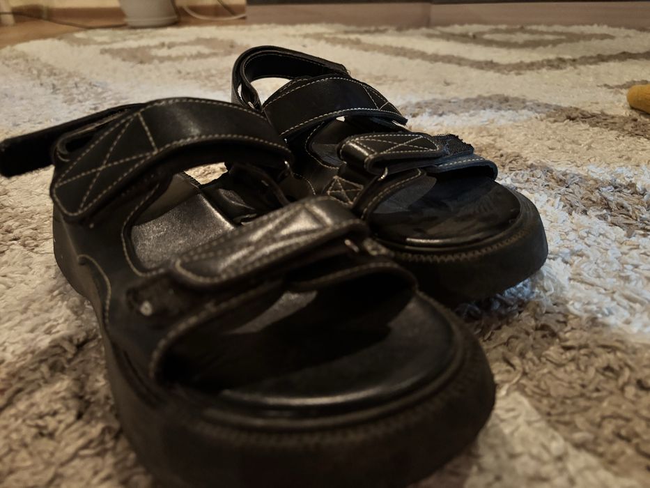 продаю сандали женские