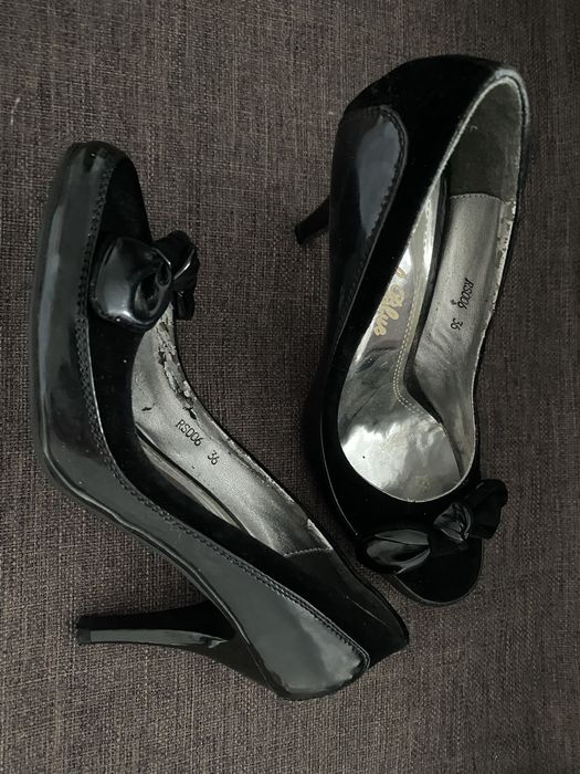 Pantofi catifea si lac 36 usor zgariati tinuti in cutie/ nepurtati