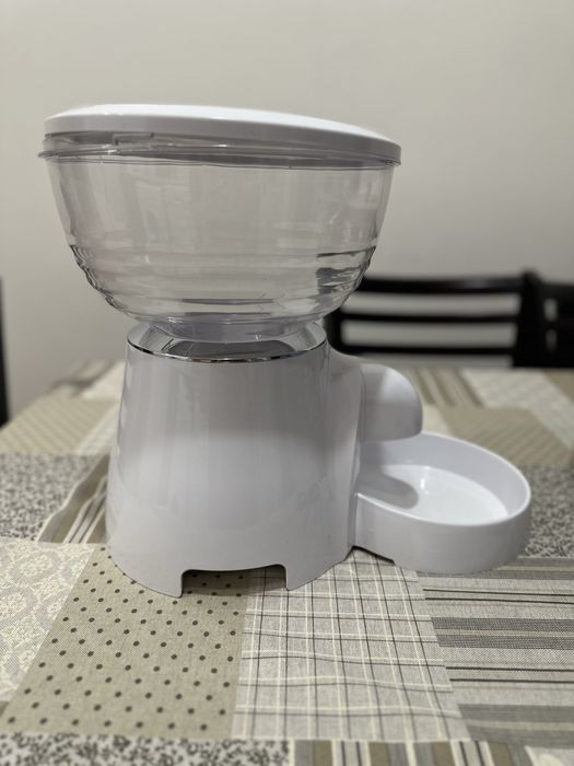 Електрическа хранилка за животни