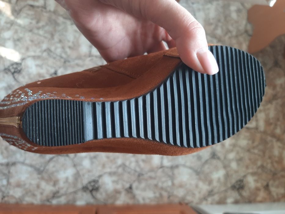 Продам  ботильоны 40 размер