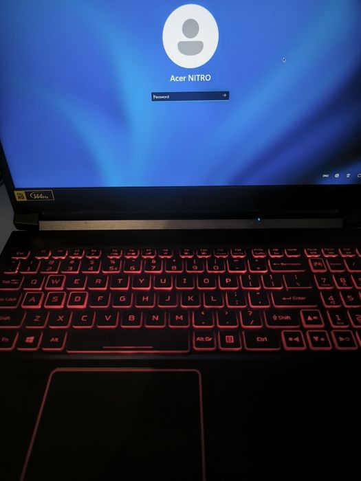 Геймърски лаптоп Acer Nitro V