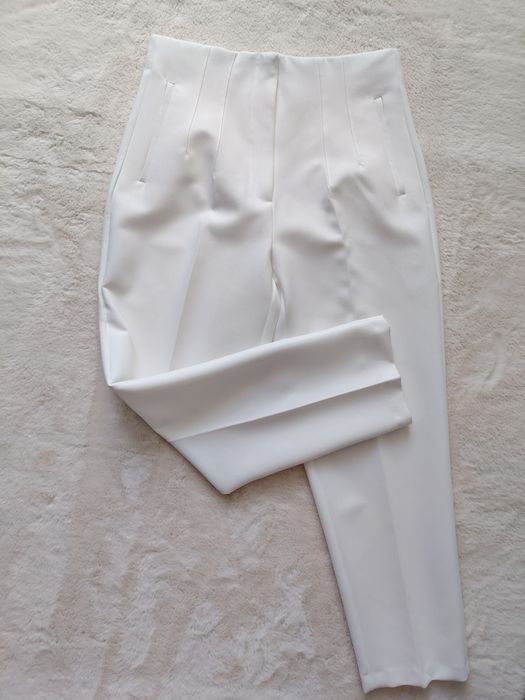 Pantaloni conici Zara masura L