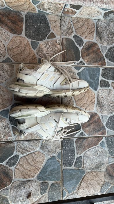 Balenciaga track 43