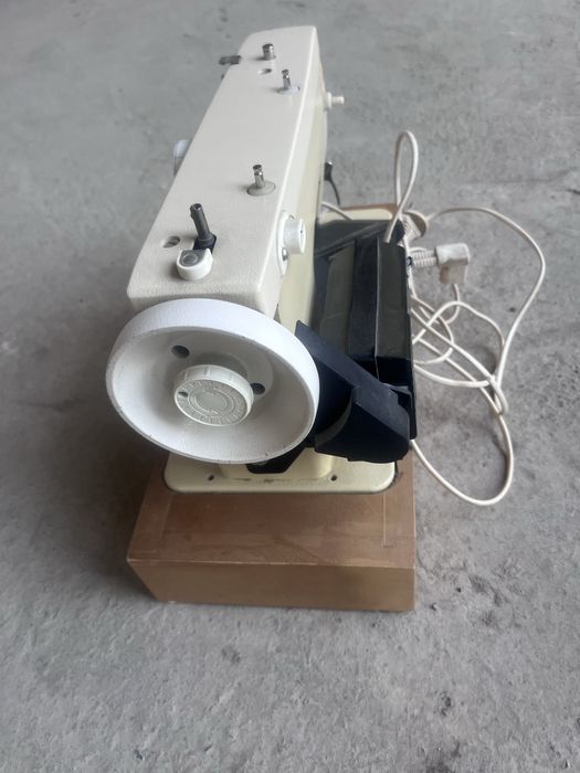 Швейная машинка Чайка 132-М