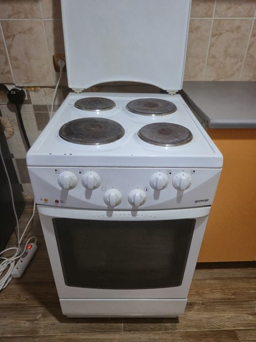 Продаю электрическую плиту