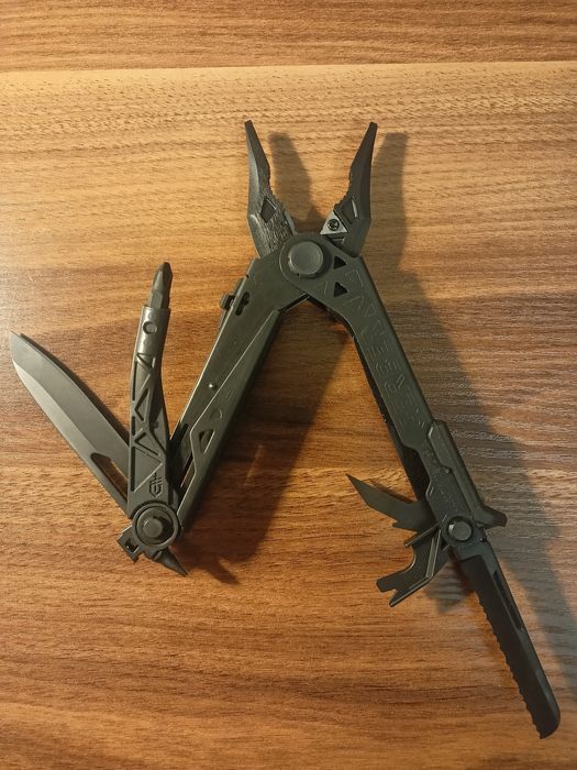 Мультитул Gerber Center Drive, чехол, биты.