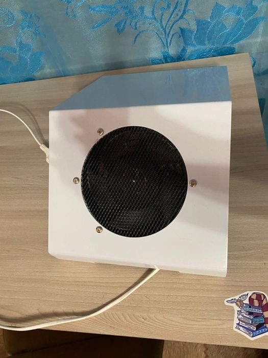 Вытяжка маникюрная настольная