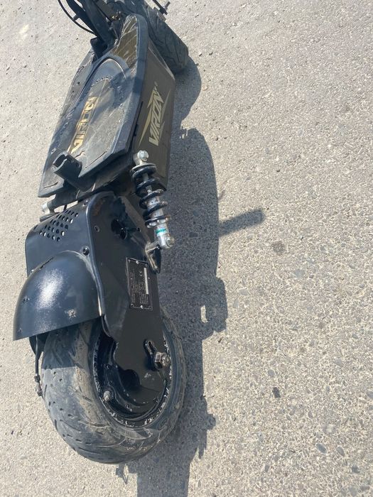 Vand trotinetă electrică 1600w motor 48v funcțională 500€