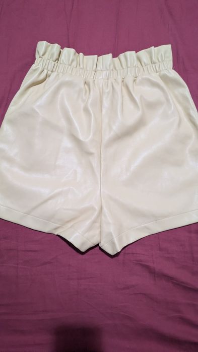 Pantaloni scurți piele primark m/l